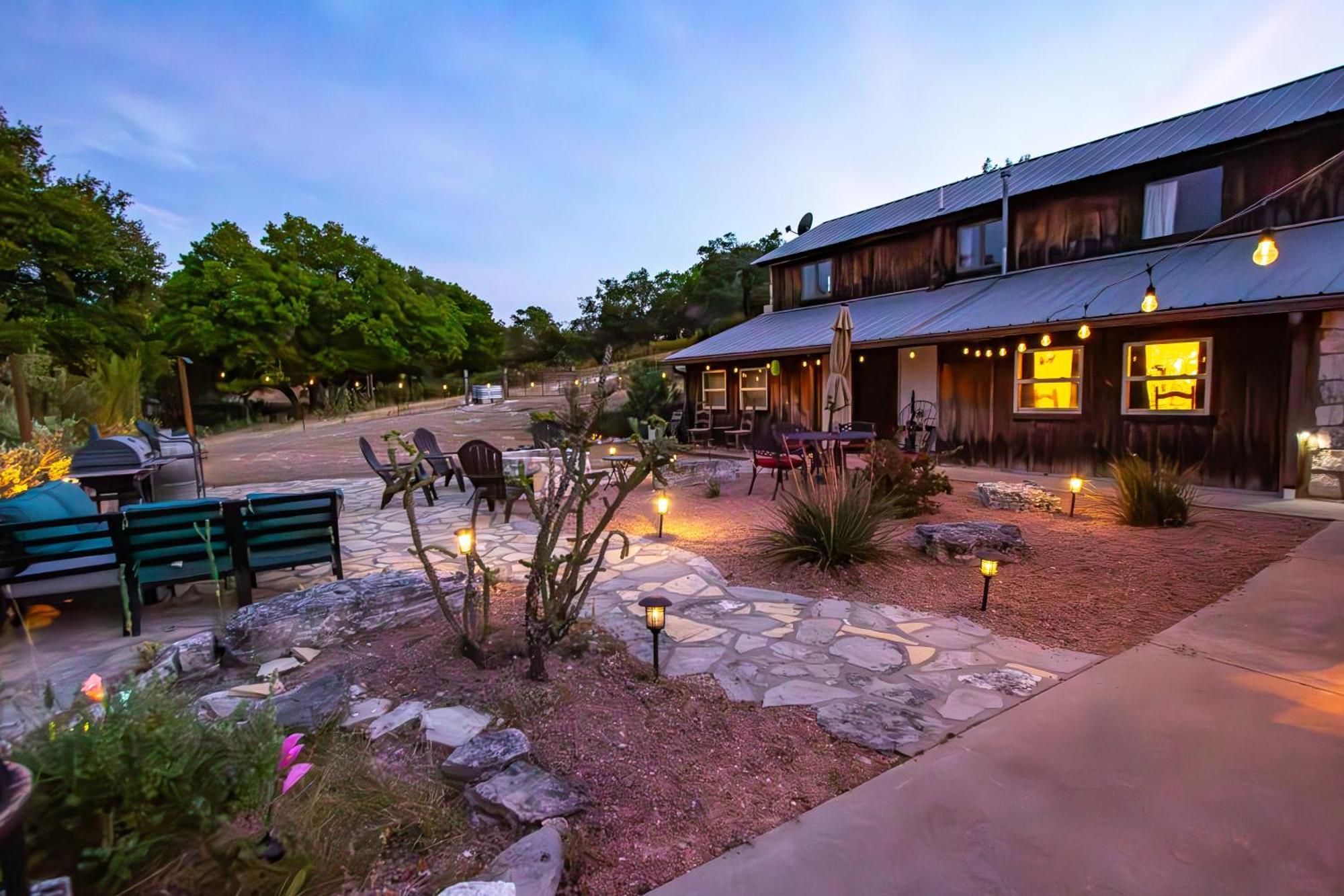 A Barn At The Quarry Bed & Breakfast Fredericksburg Dış mekan fotoğraf