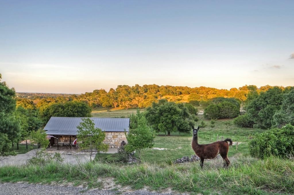 A Barn At The Quarry Bed & Breakfast Fredericksburg Dış mekan fotoğraf